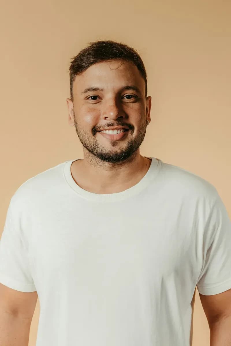 Short crop to a tousled mid-length flow